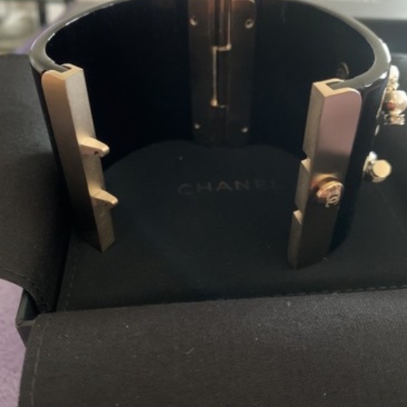 ❤️NWT Chanel Black Cuff Bracelet - Picture 6 of 11